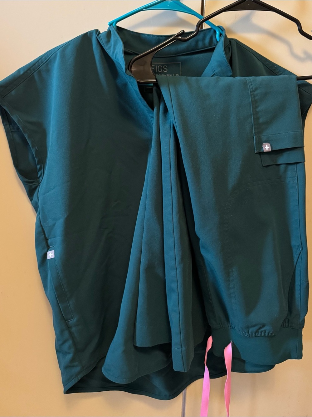 FIGS Scrub Top and Pants ‘FOREST GREEN’